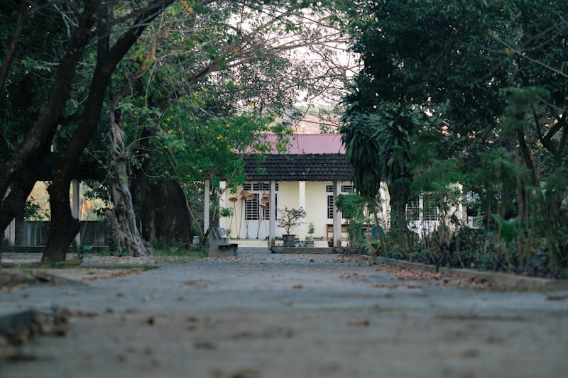 Seamless gutter installation on a colonial home in Sacramento CA